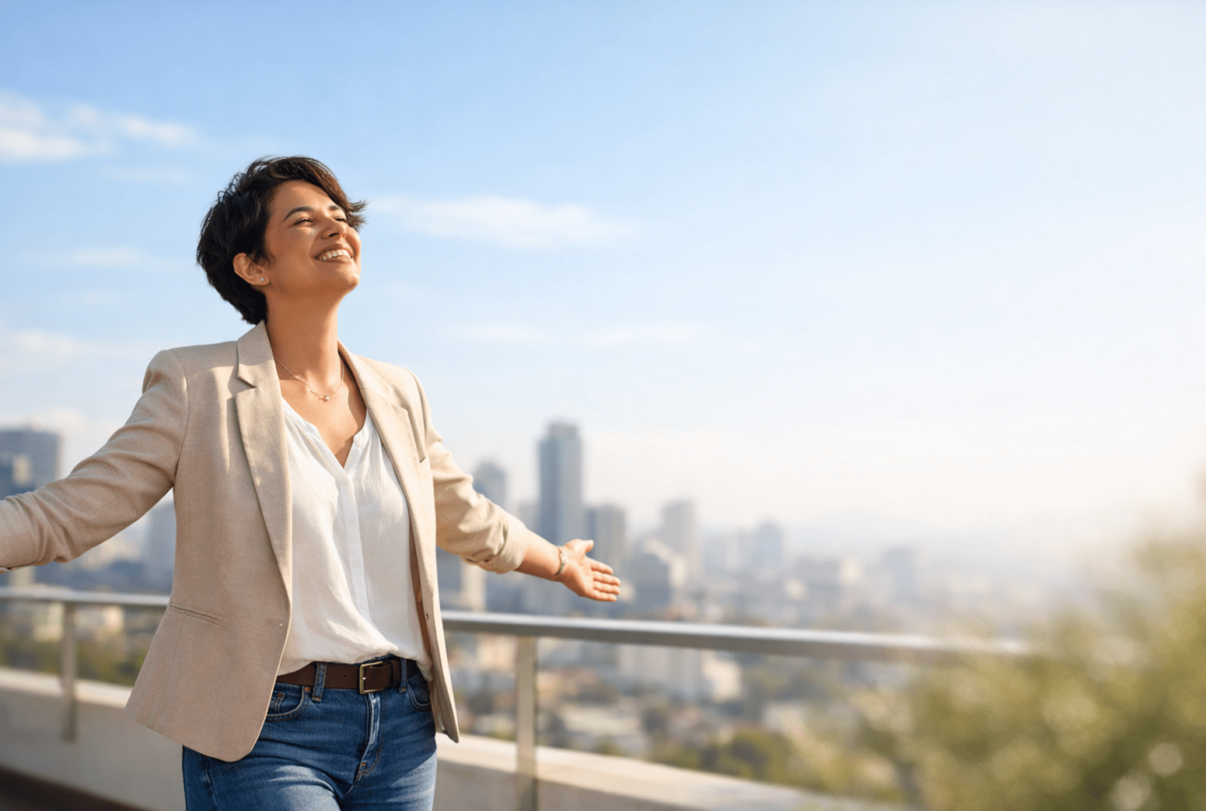 Pessoa feliz após limpar o nome